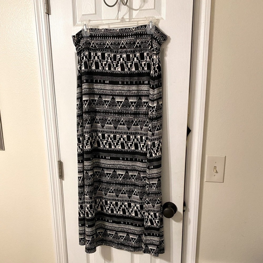 NWT Mossimo Supply Co. Knit Maxi Skirt with Aztec Print Size Large.